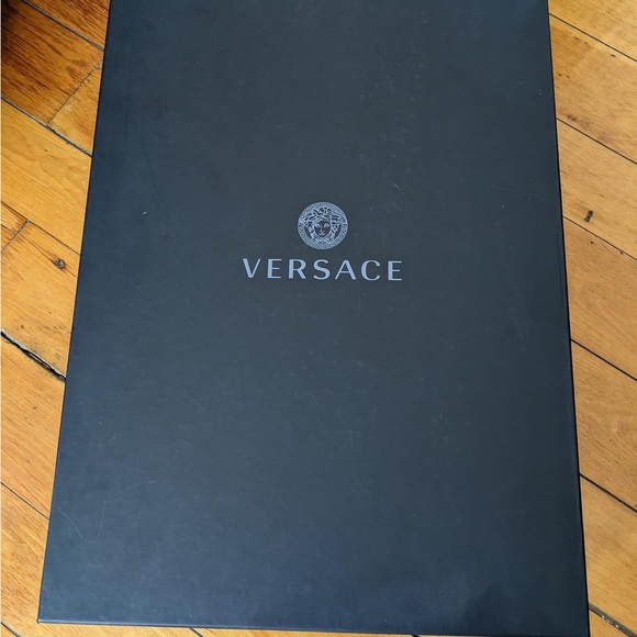 genuine Versace gold robe with box.
Barely worn, retails for $725 - Picture 2 of 5